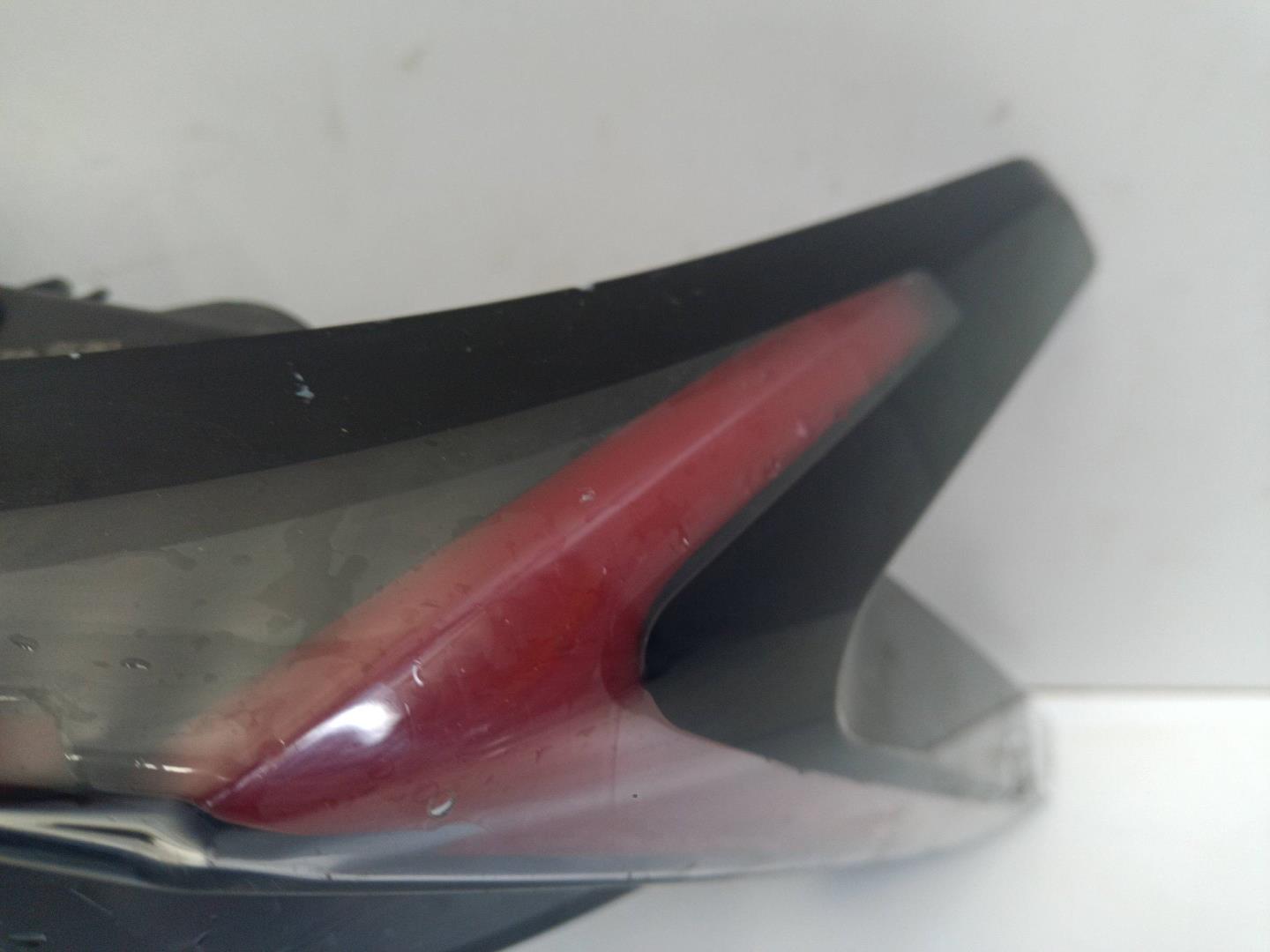 Фонарь задний наружный правый