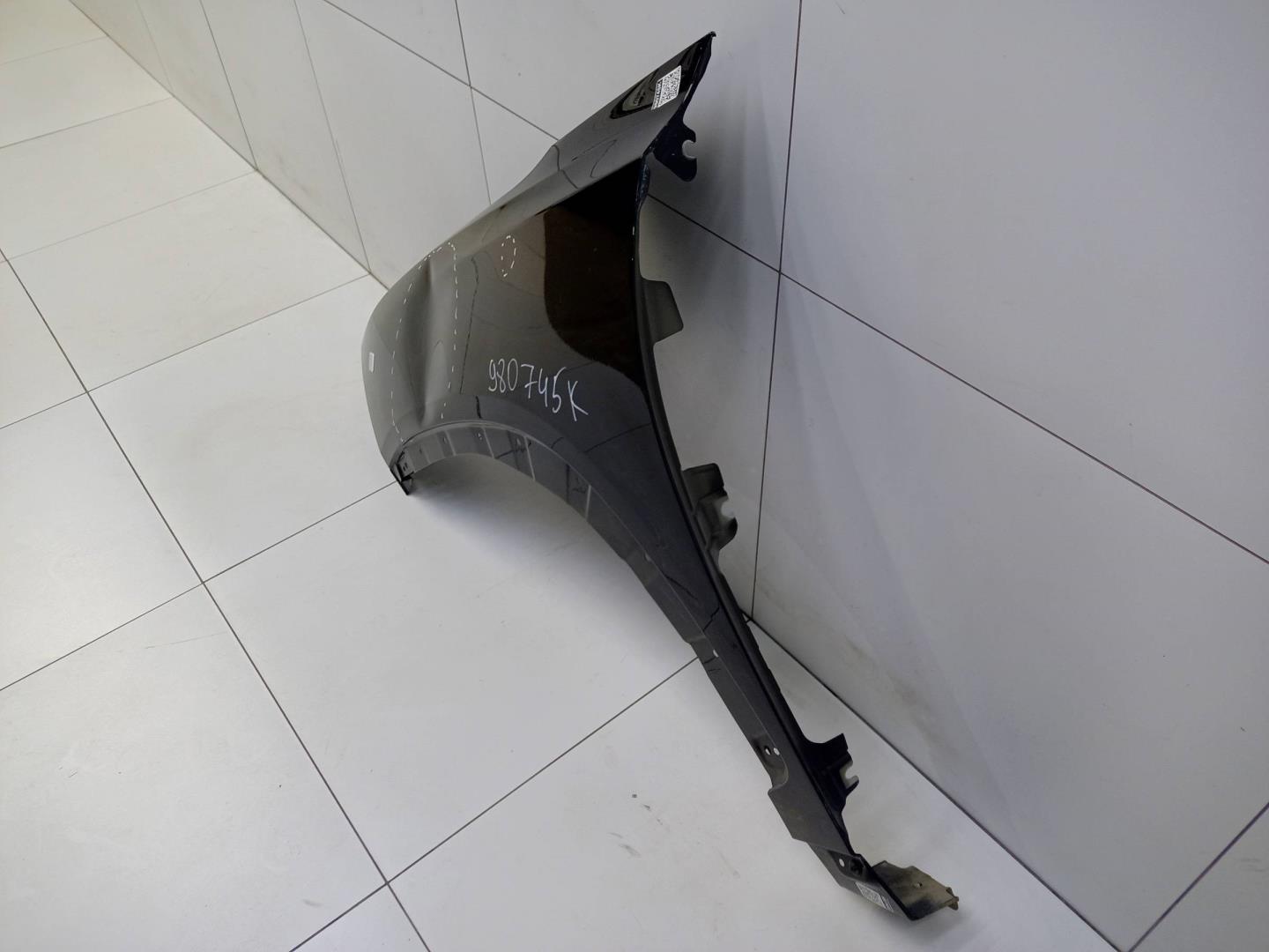 Крыло переднее левое