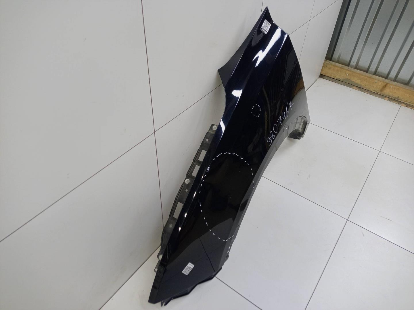 Крыло переднее левое