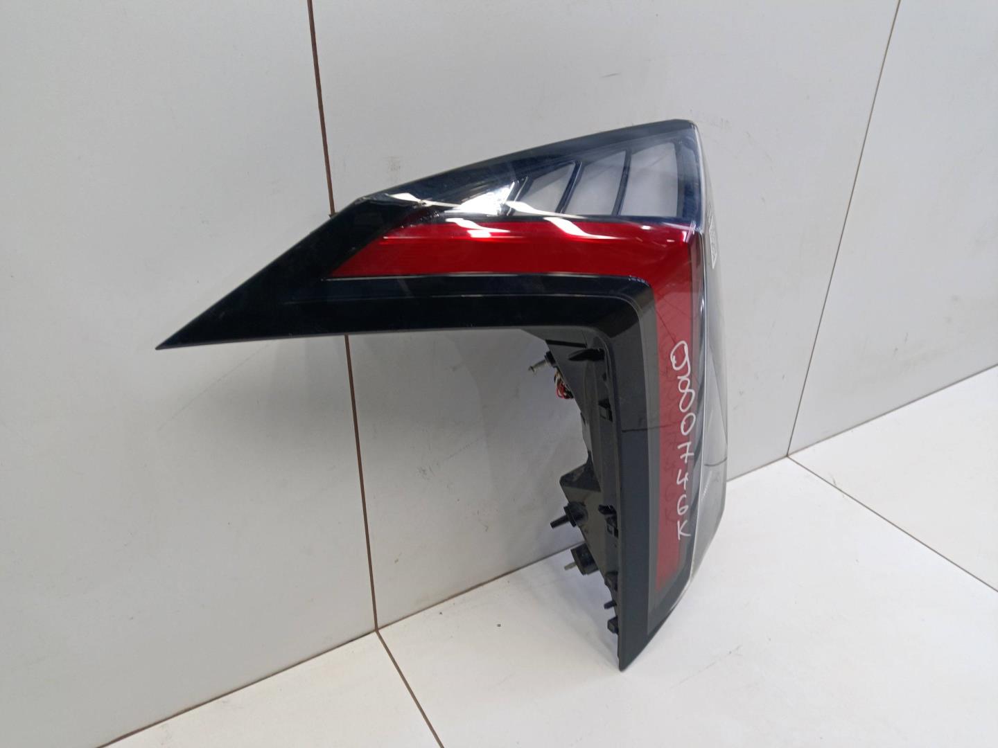 Фонарь задний наружный левый