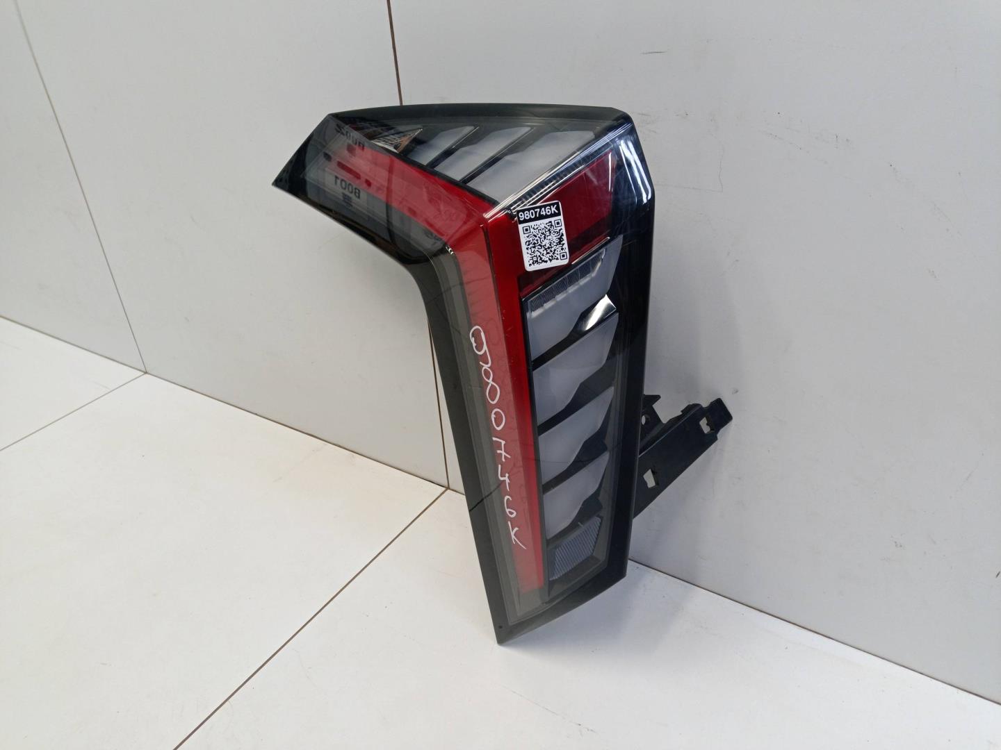 Фонарь задний наружный левый