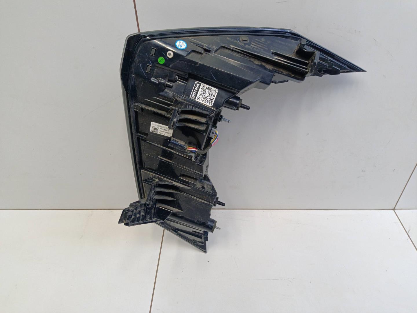 Фонарь задний наружный левый