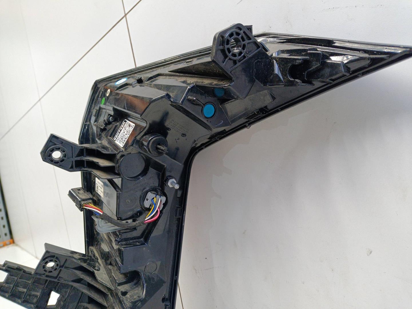 Фонарь задний наружный левый