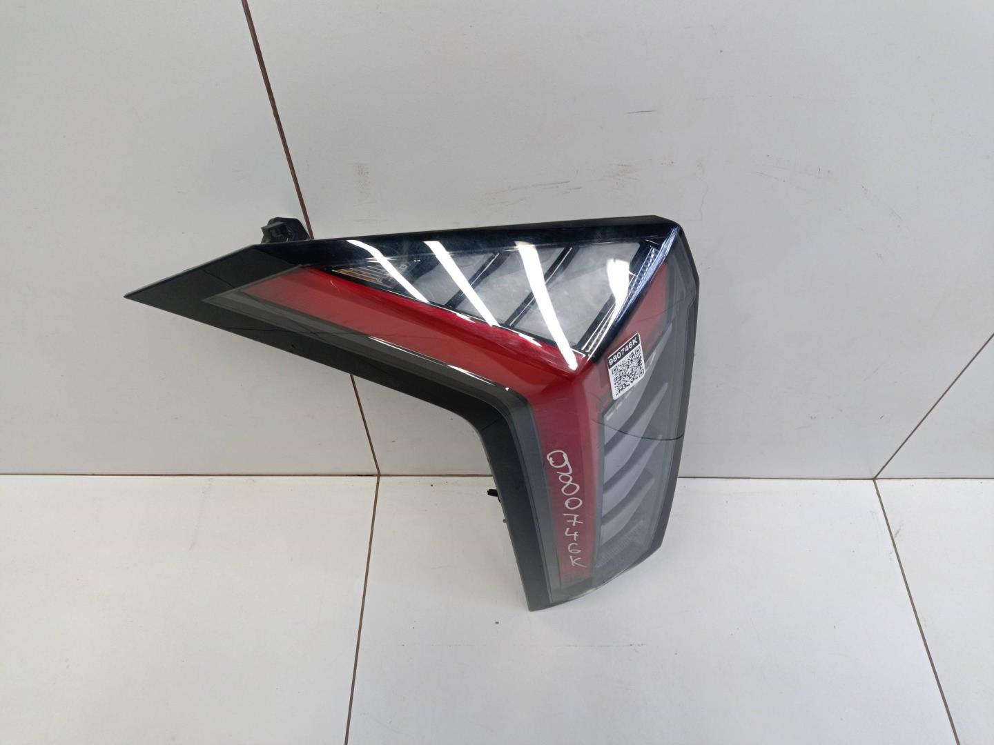 Фонарь задний наружный левый