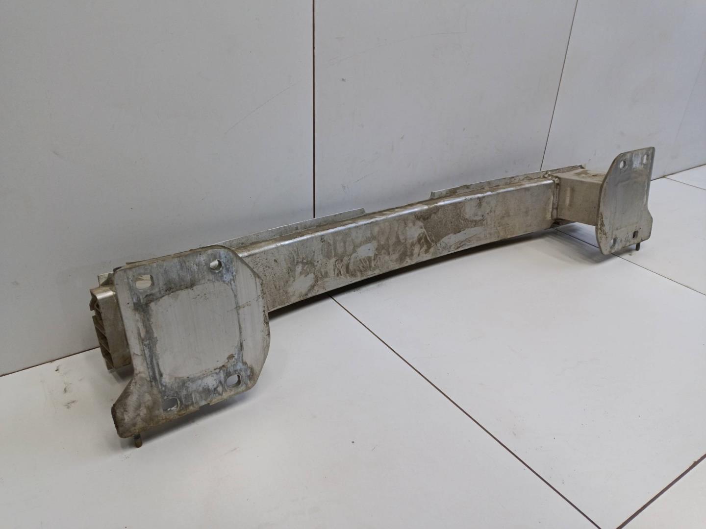 Усилитель заднего бампера