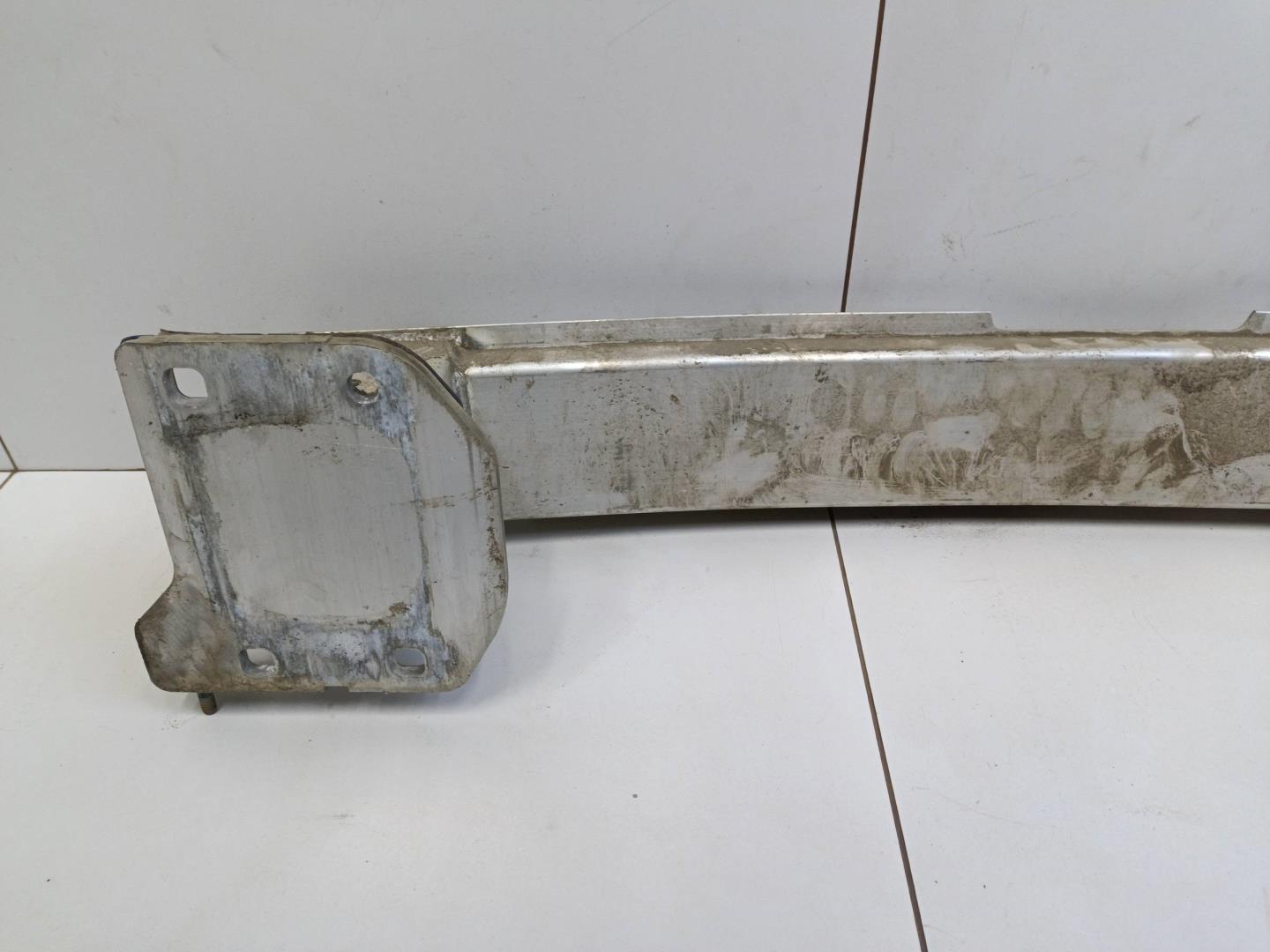 Усилитель заднего бампера