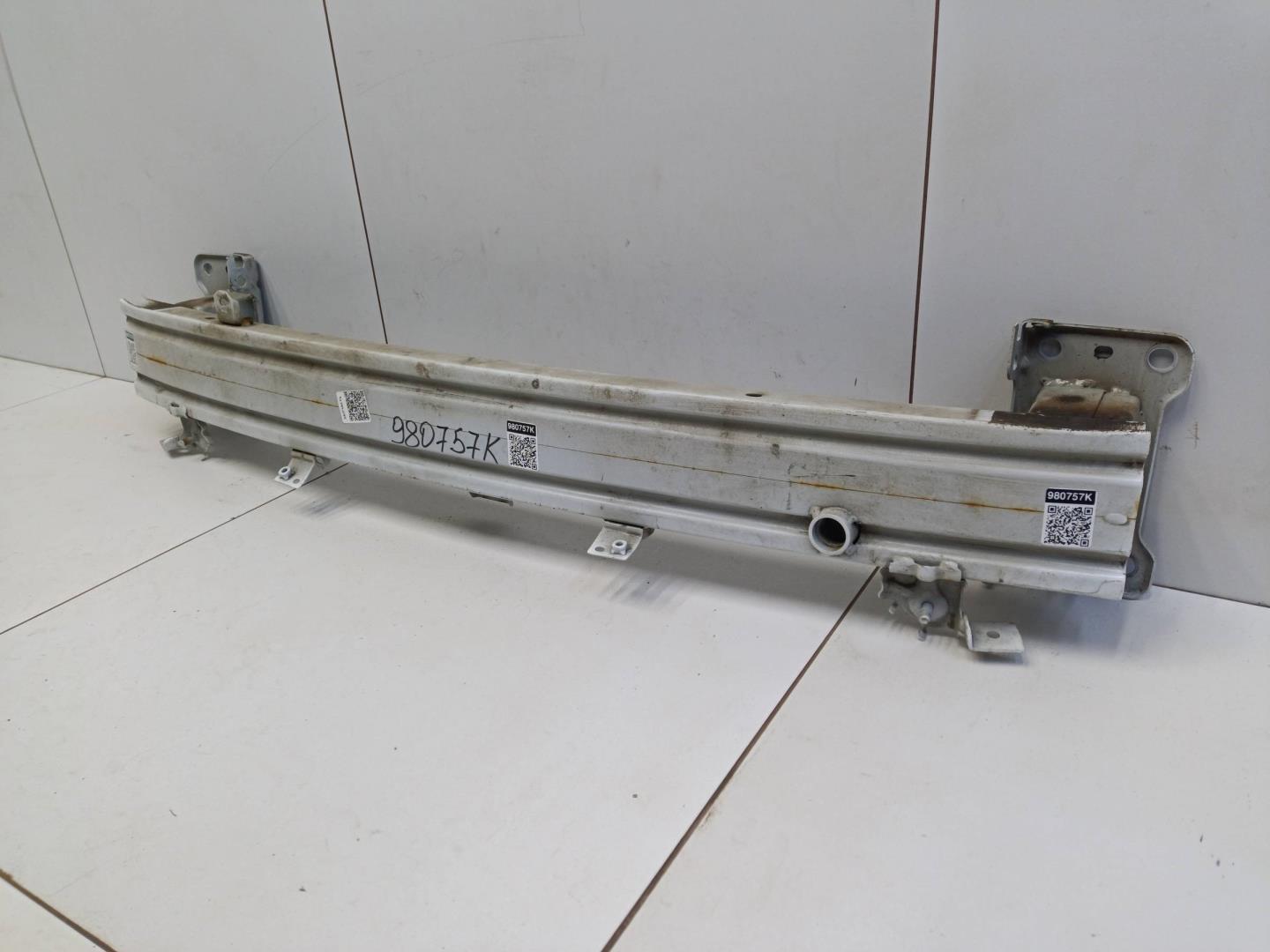 Усилитель переднего бампера