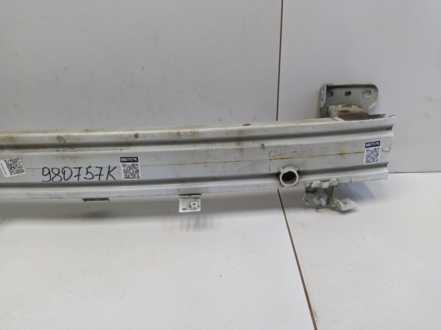 Усилитель переднего бампера