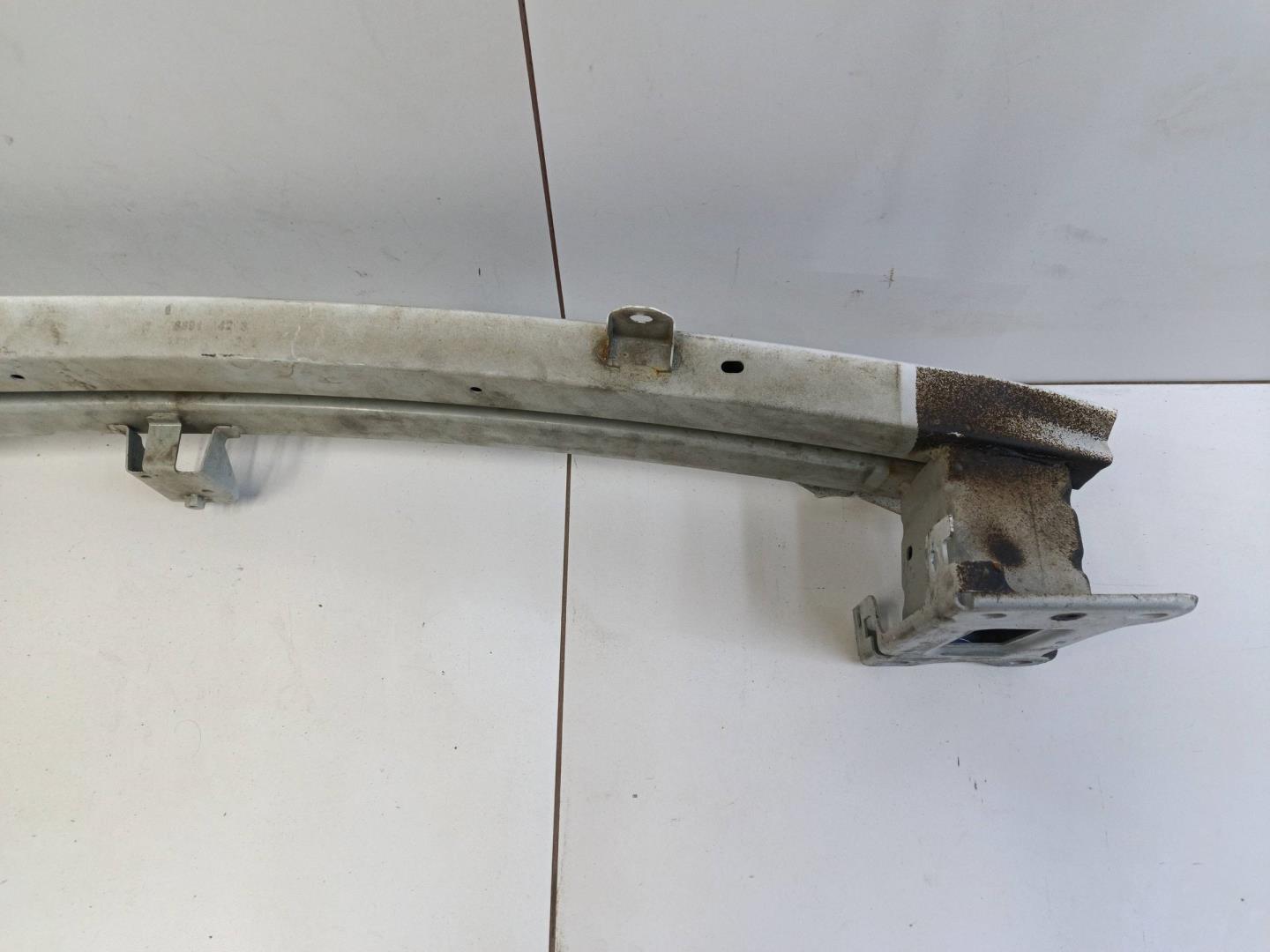 Усилитель переднего бампера