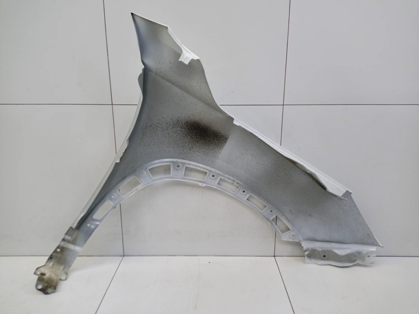 Крыло переднее левое