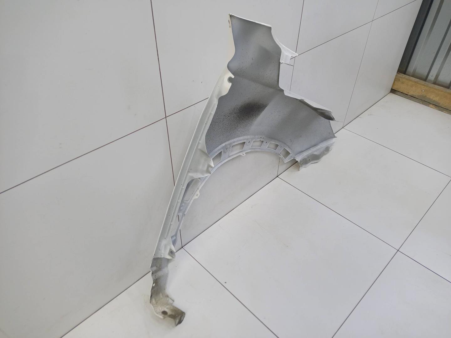 Крыло переднее левое