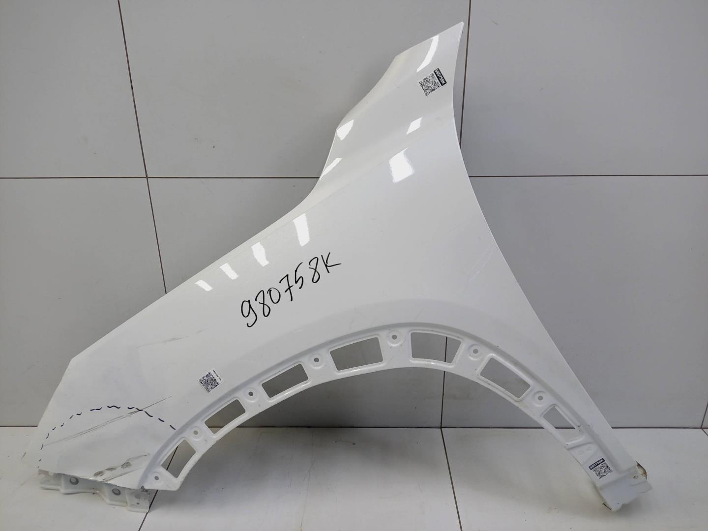 Крыло переднее левое