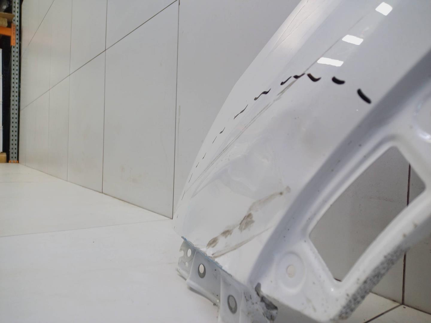 Крыло переднее левое