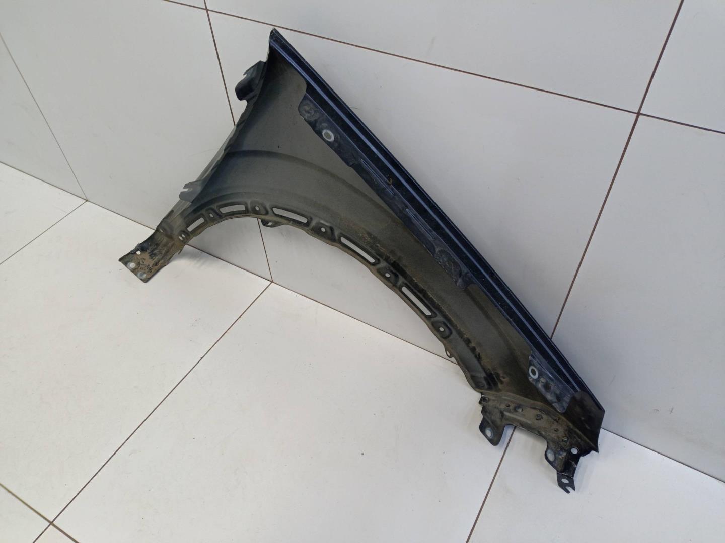 Крыло переднее левое