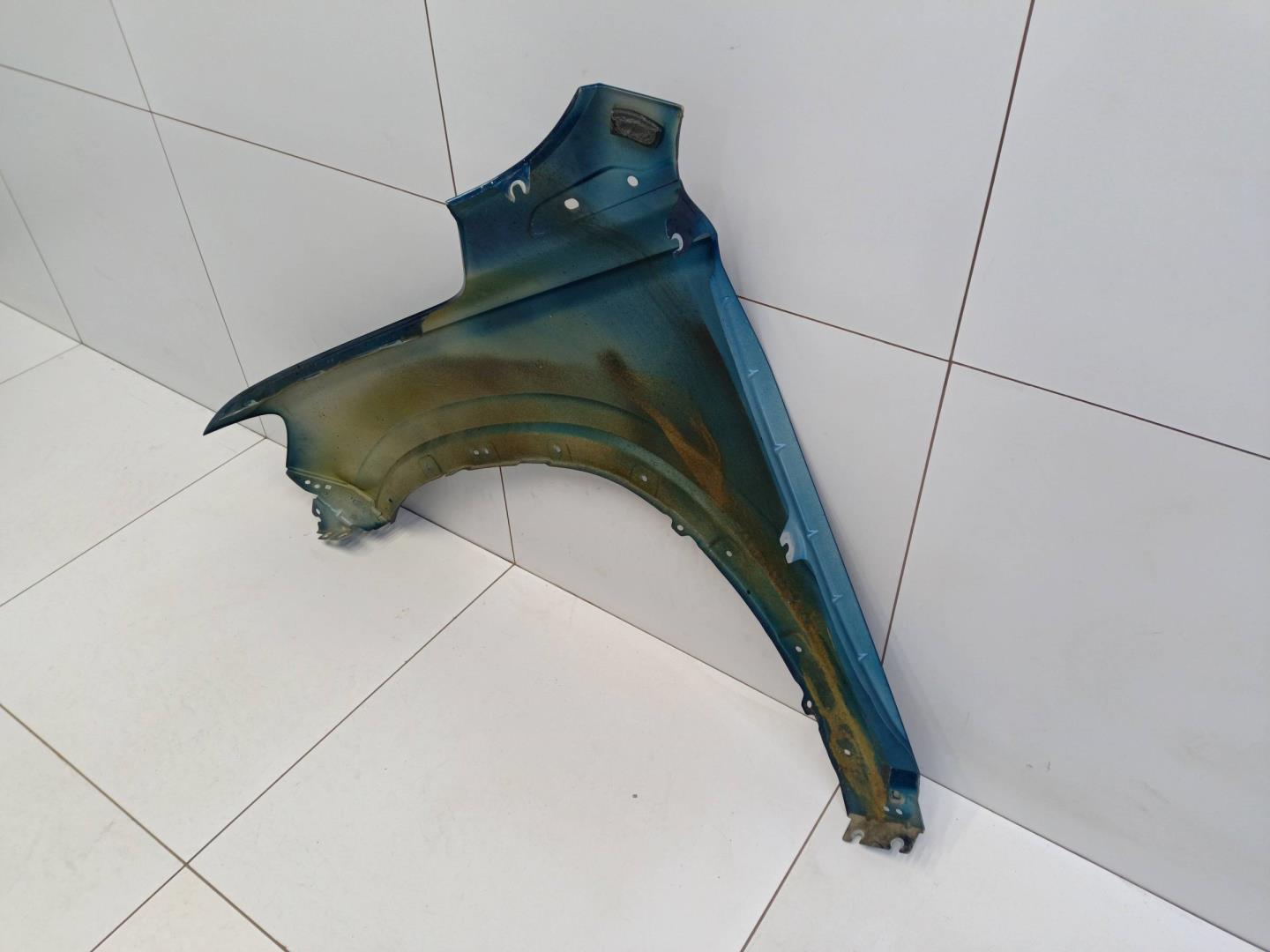 Крыло переднее правое