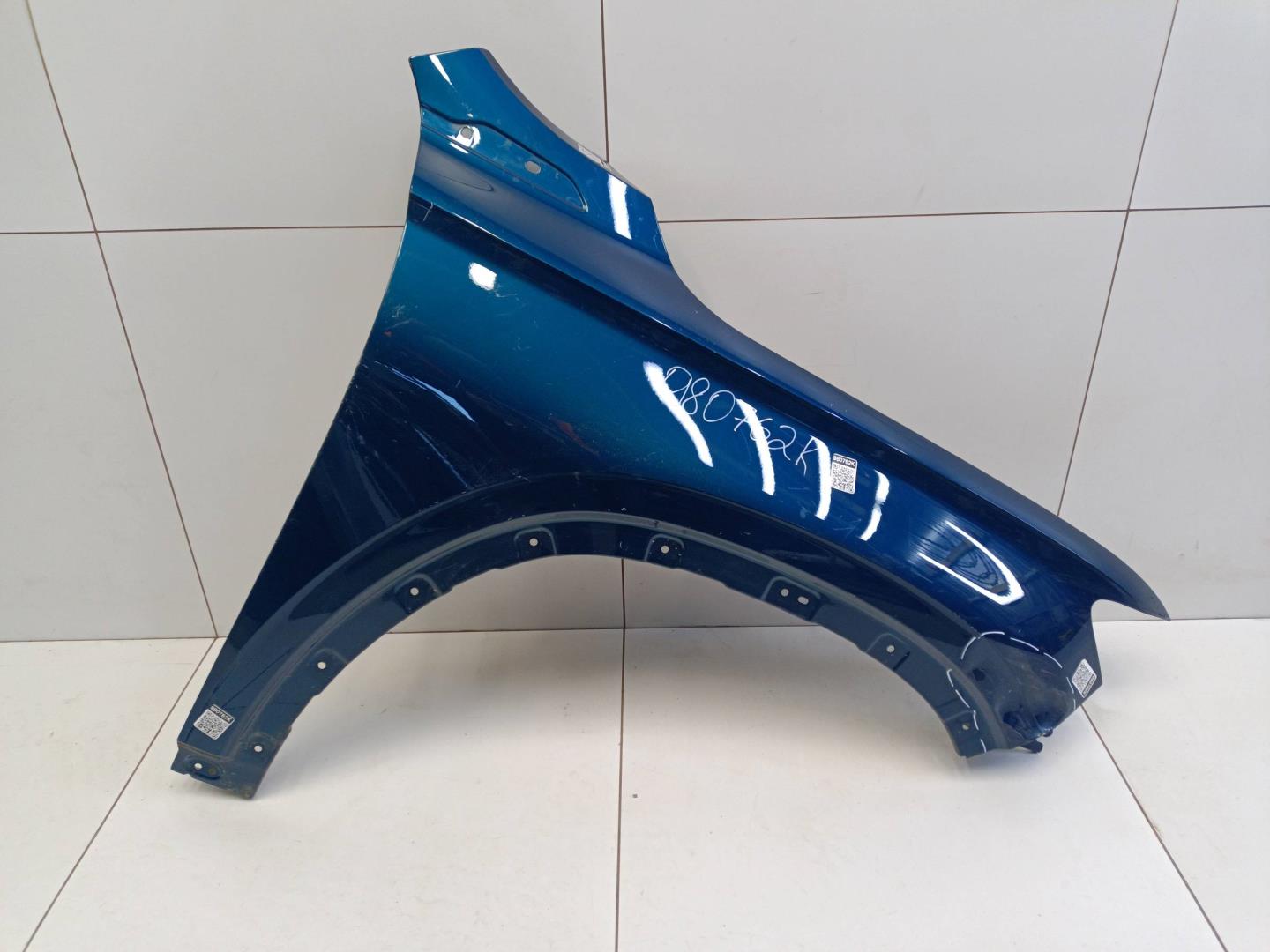 Крыло переднее правое