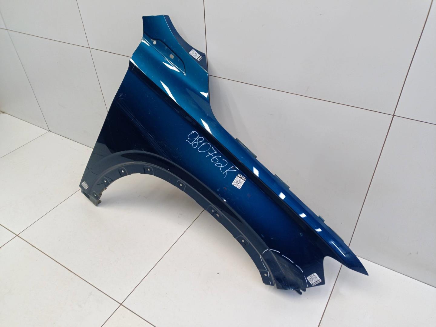 Крыло переднее правое