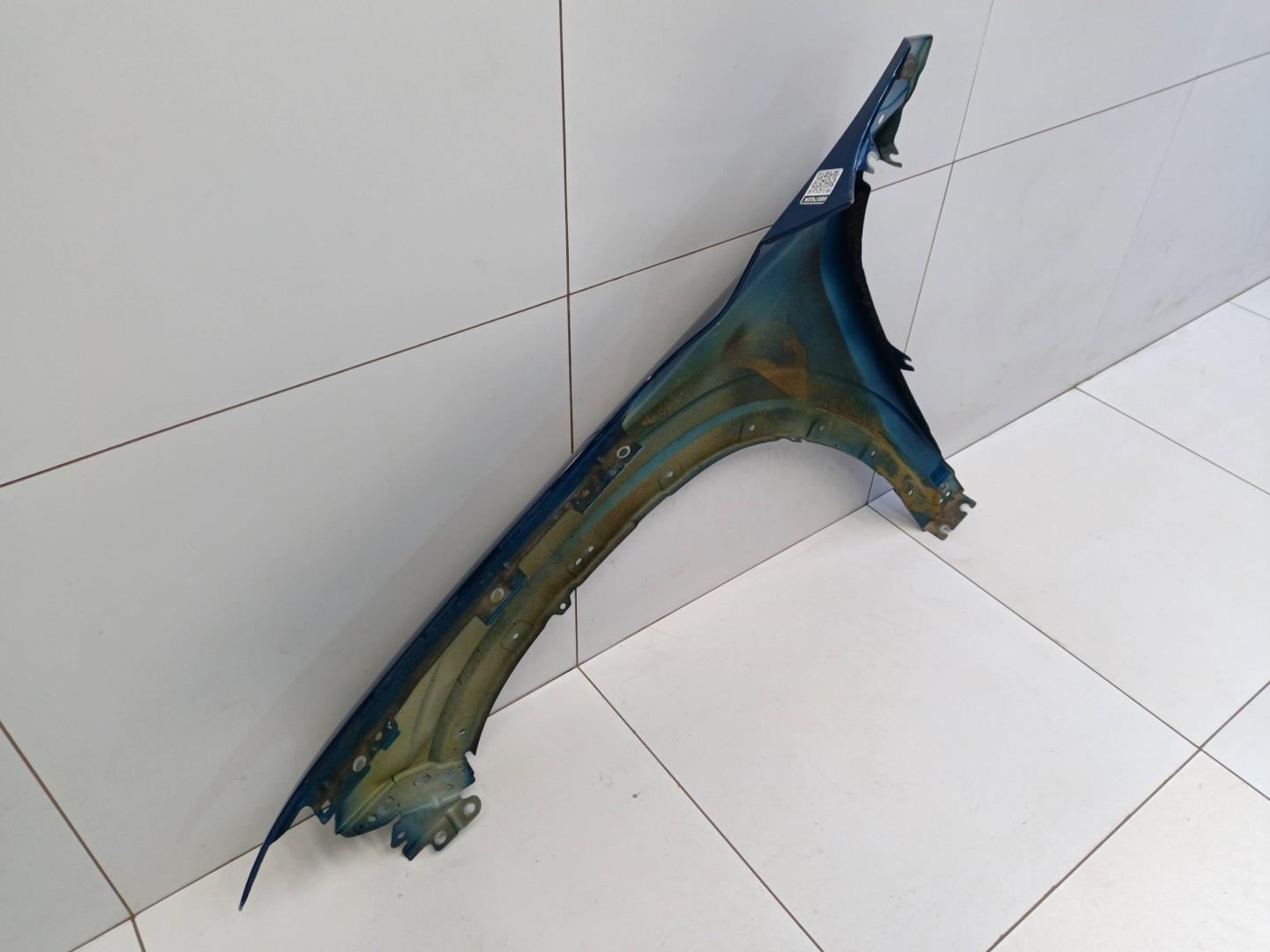 Крыло переднее правое