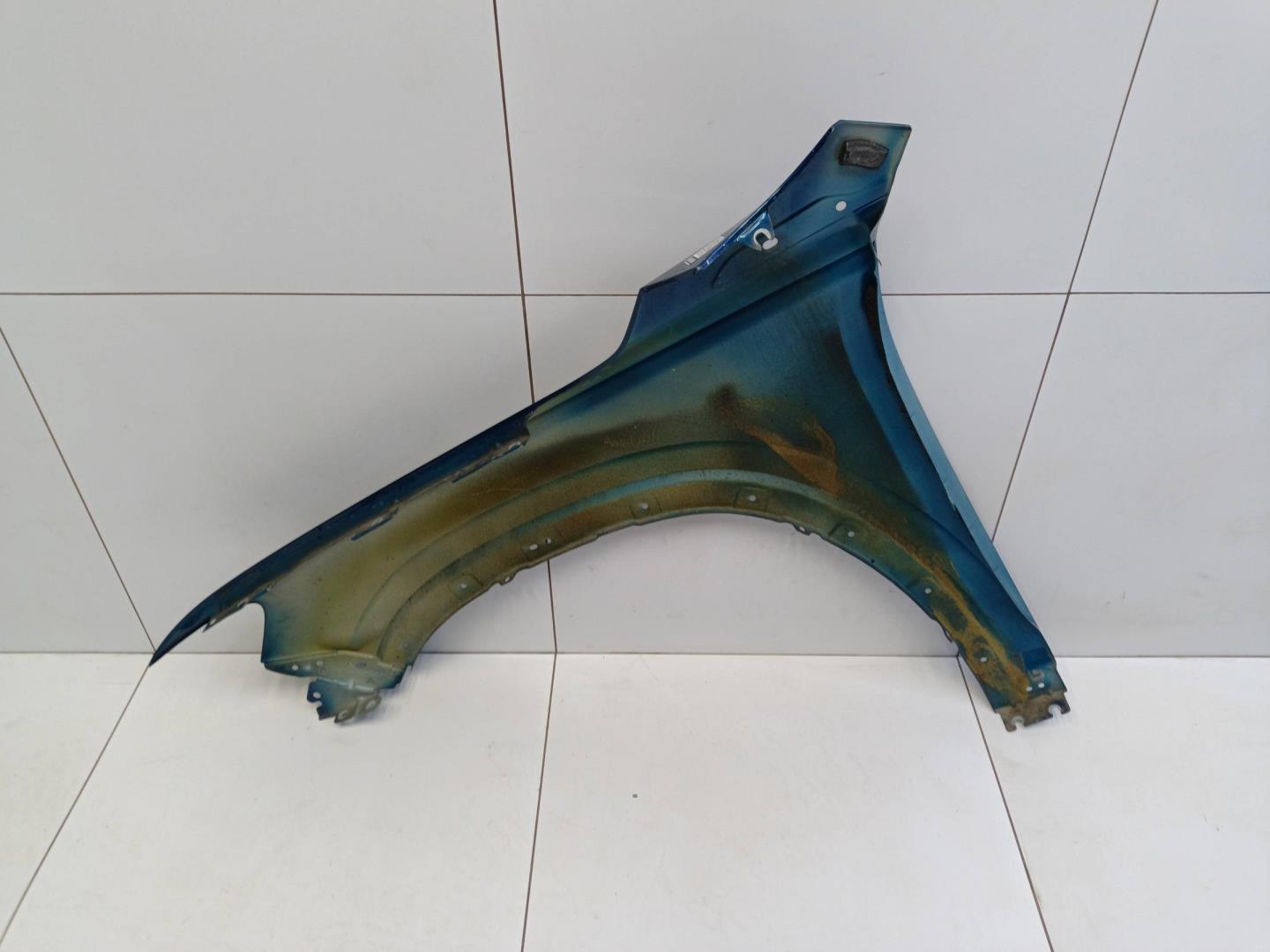 Крыло переднее правое