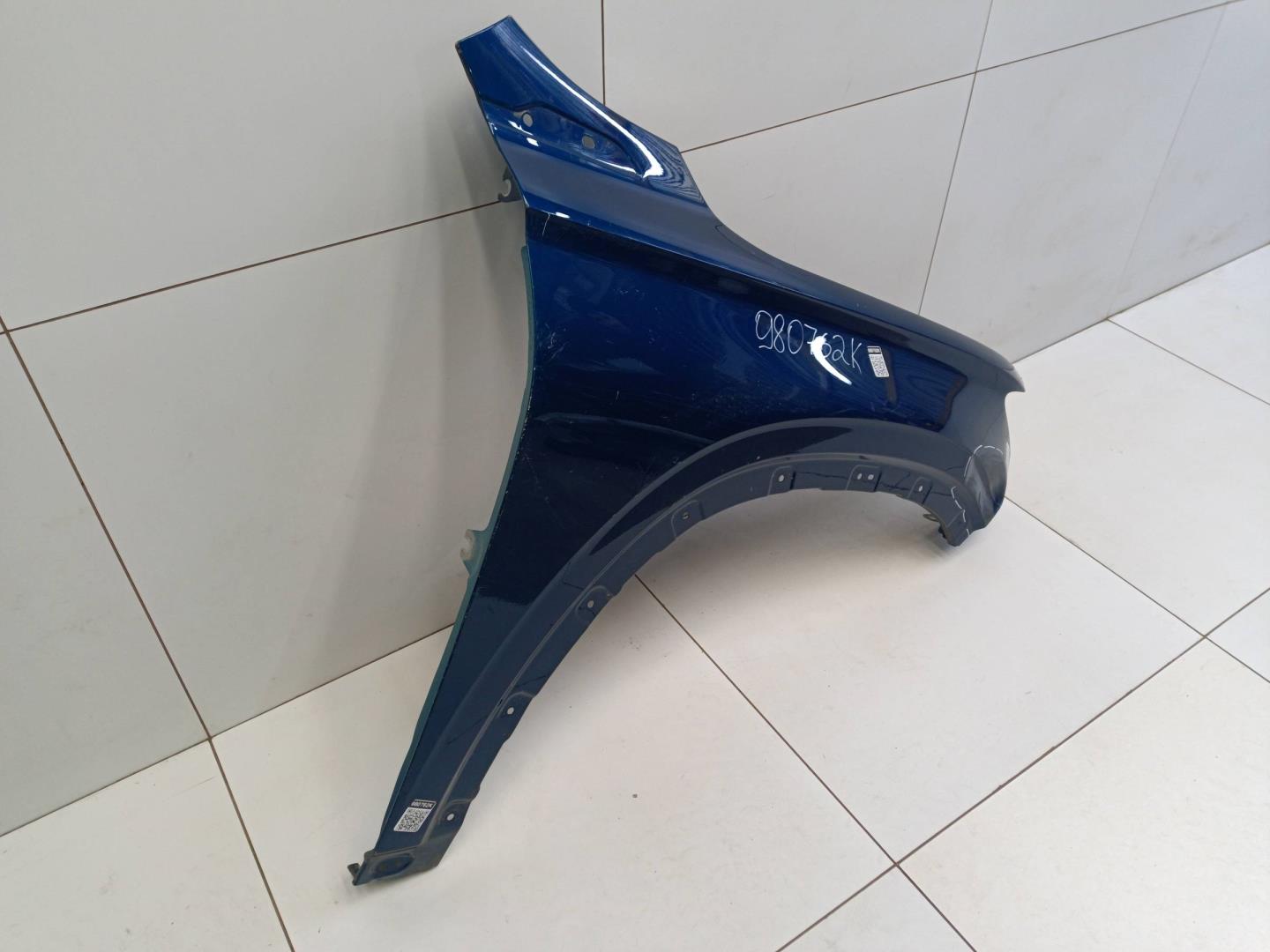 Крыло переднее правое