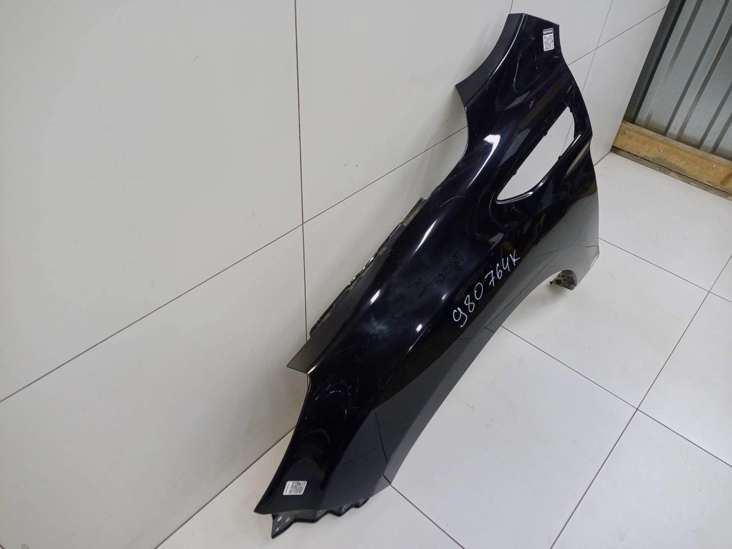 Крыло переднее левое