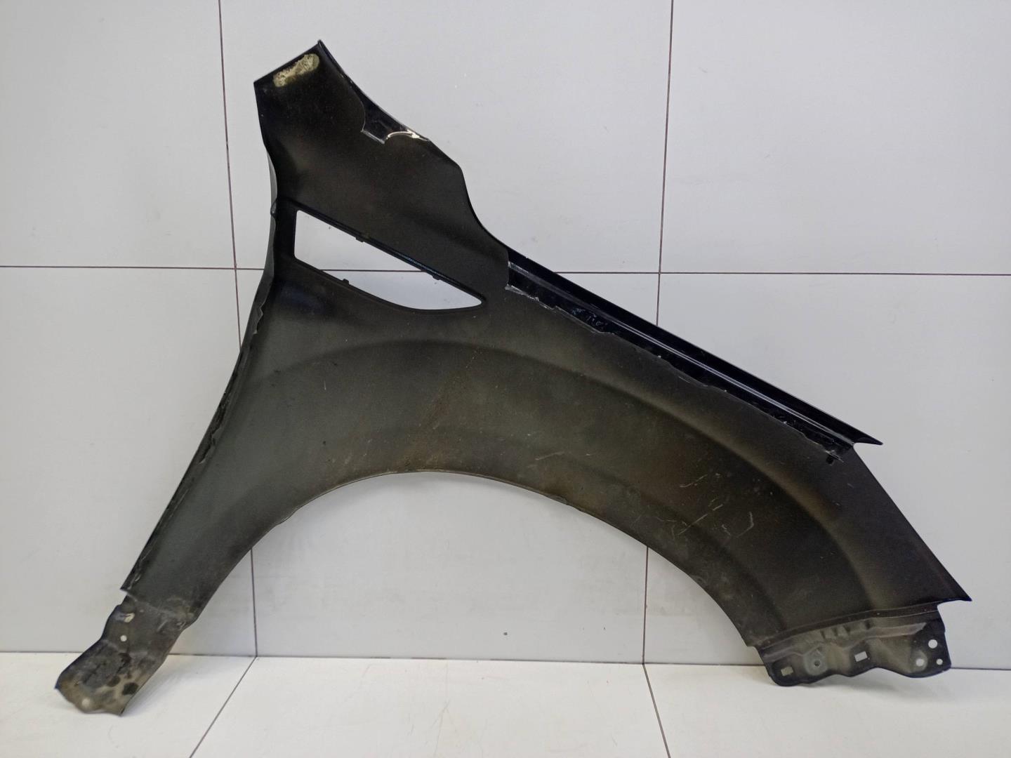 Крыло переднее левое