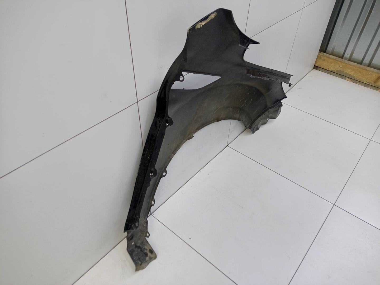 Крыло переднее левое