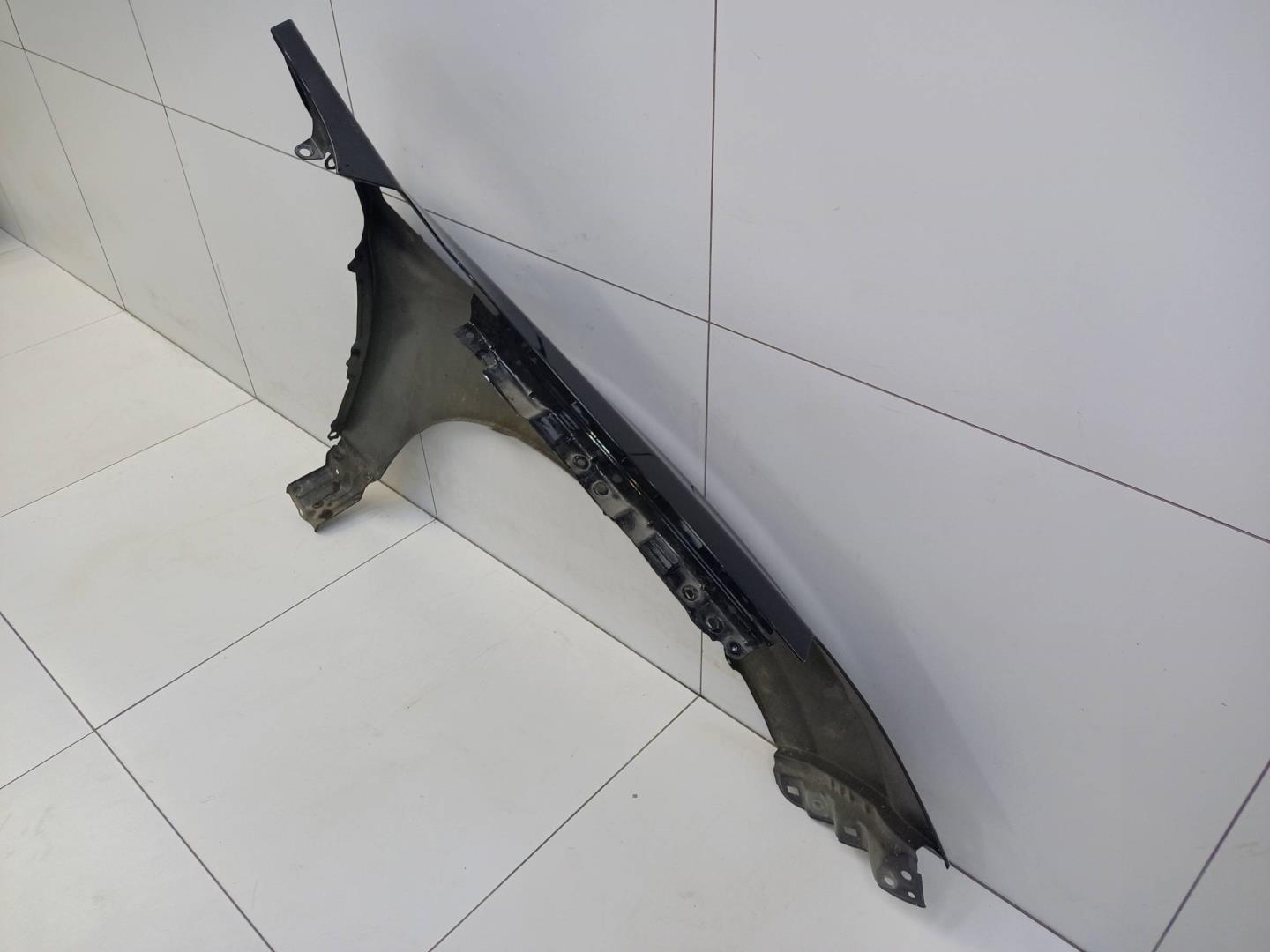 Крыло переднее левое