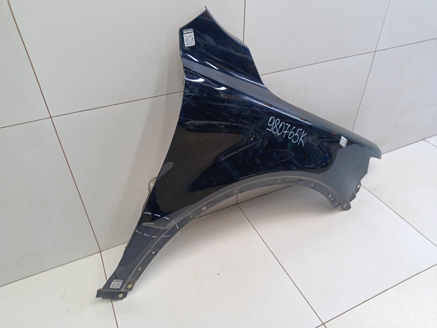 Крыло переднее правое