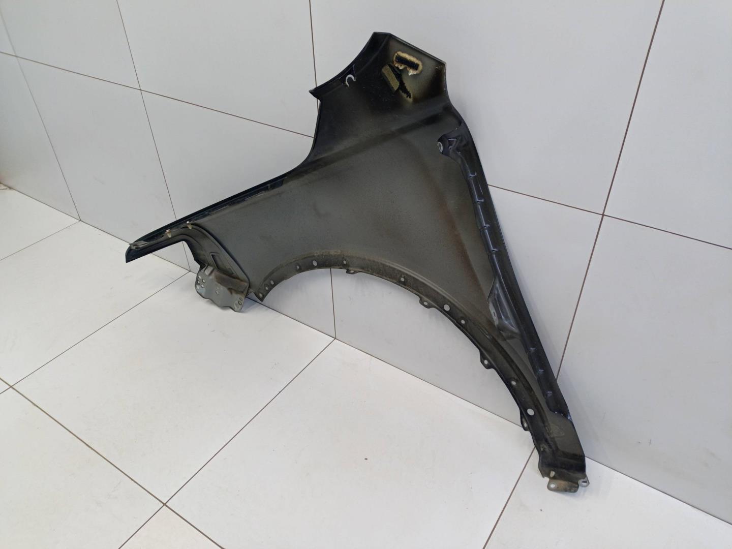 Крыло переднее правое