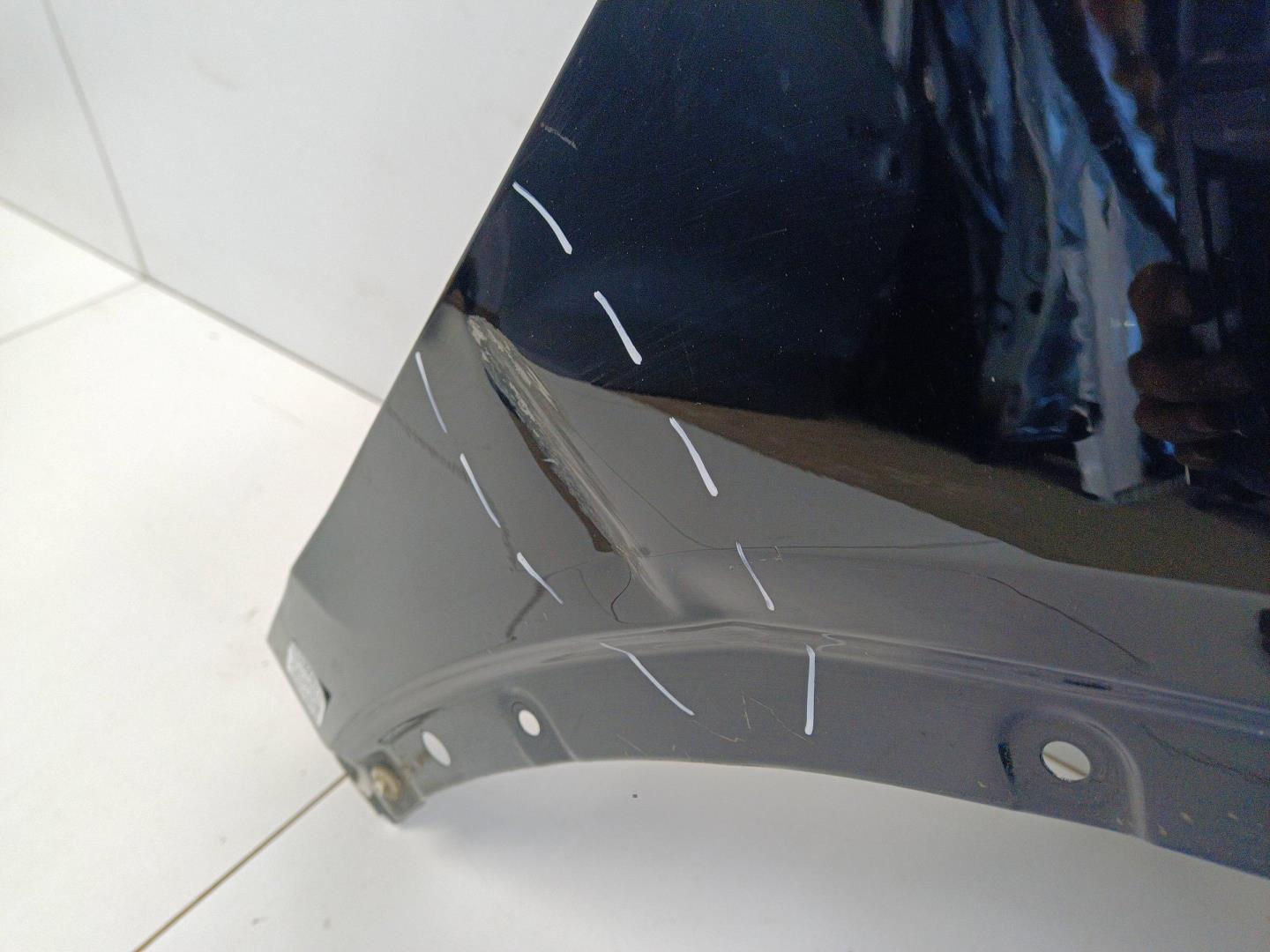 Крыло переднее правое