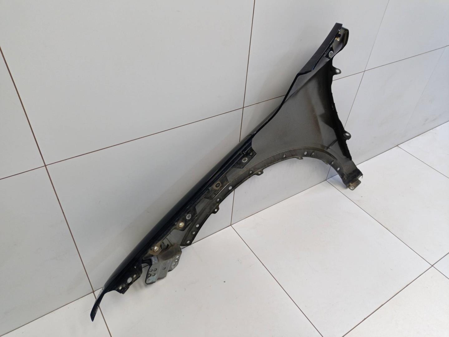 Крыло переднее правое