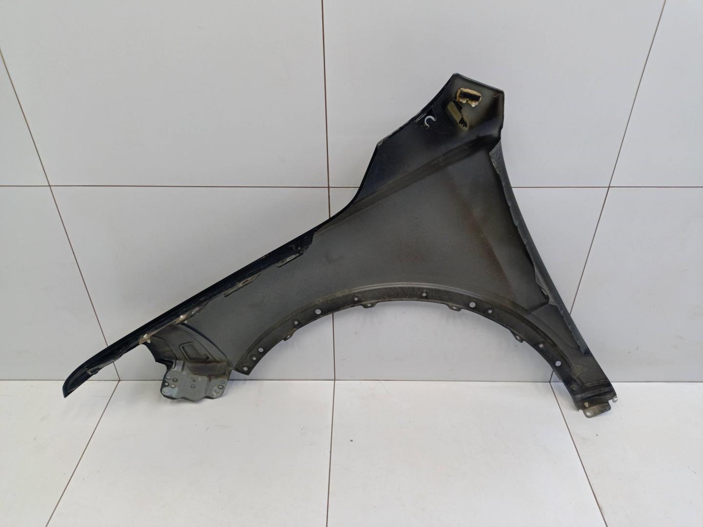 Крыло переднее правое