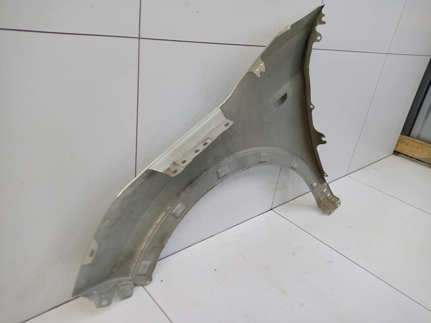 Крыло переднее правое