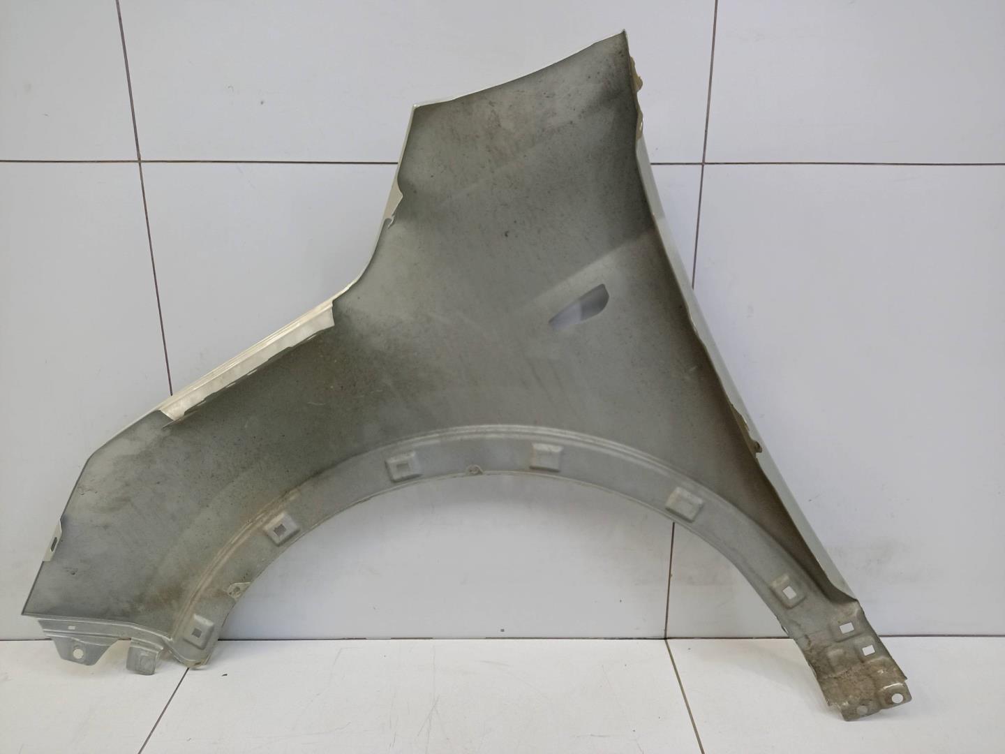 Крыло переднее правое