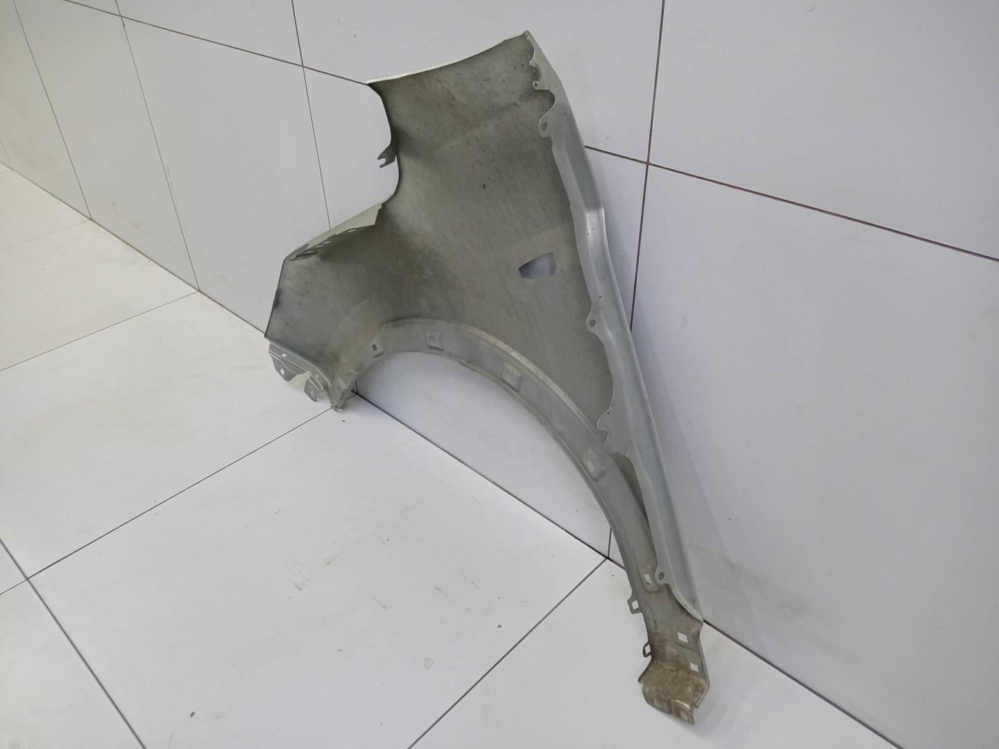 Крыло переднее правое