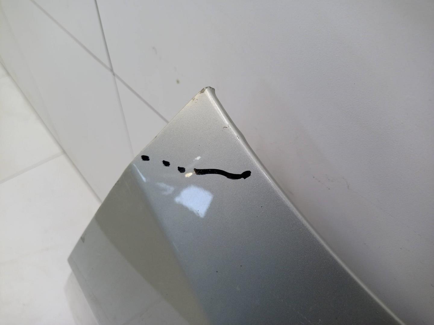 Крыло переднее правое