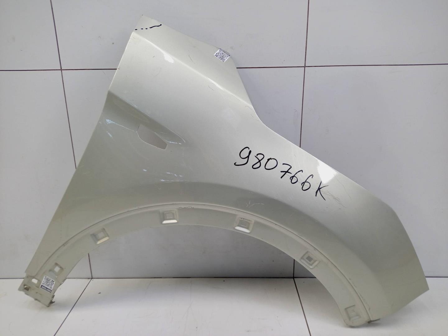 Крыло переднее правое