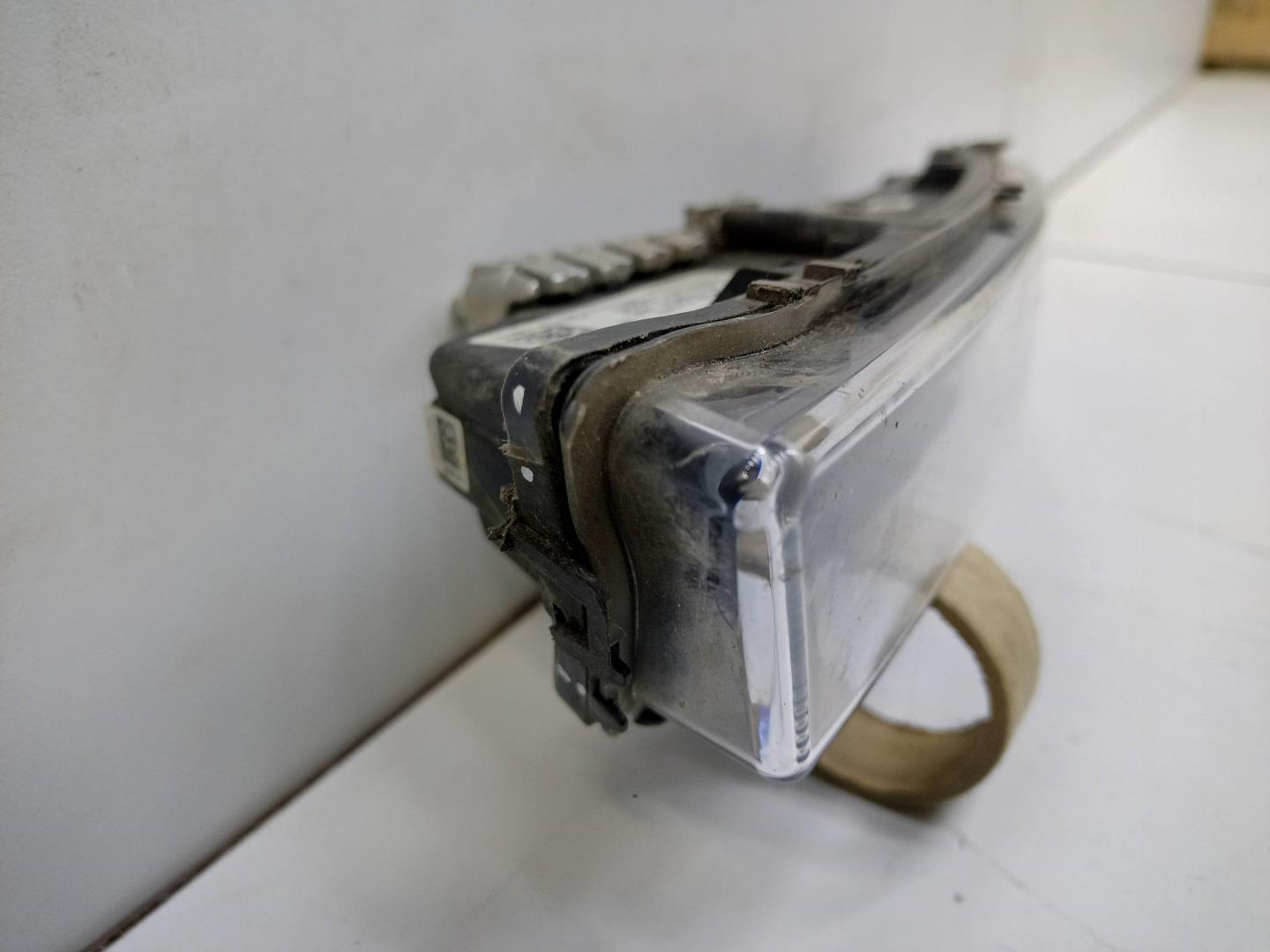 Фара противотуманная левая