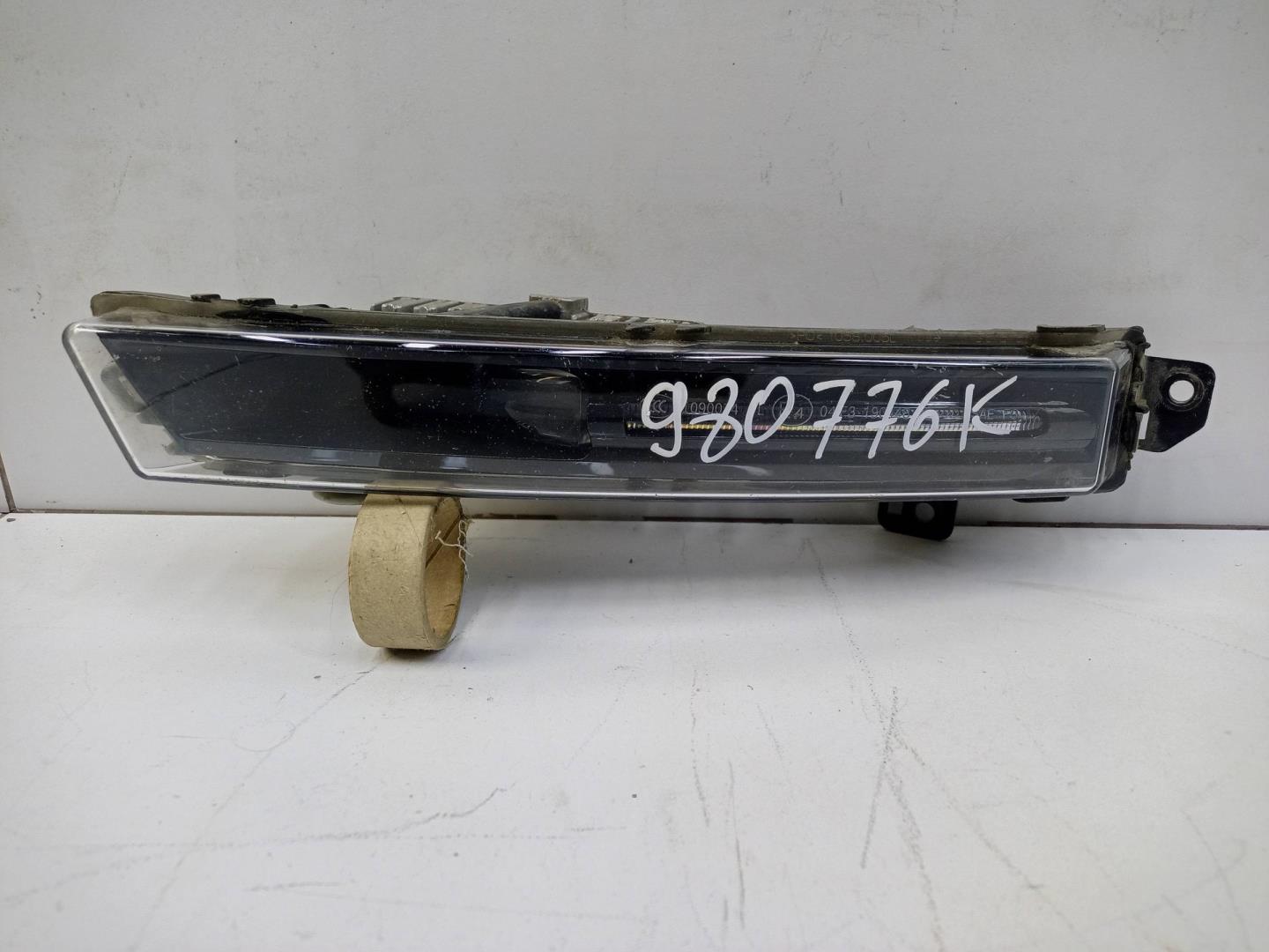 Фара противотуманная левая