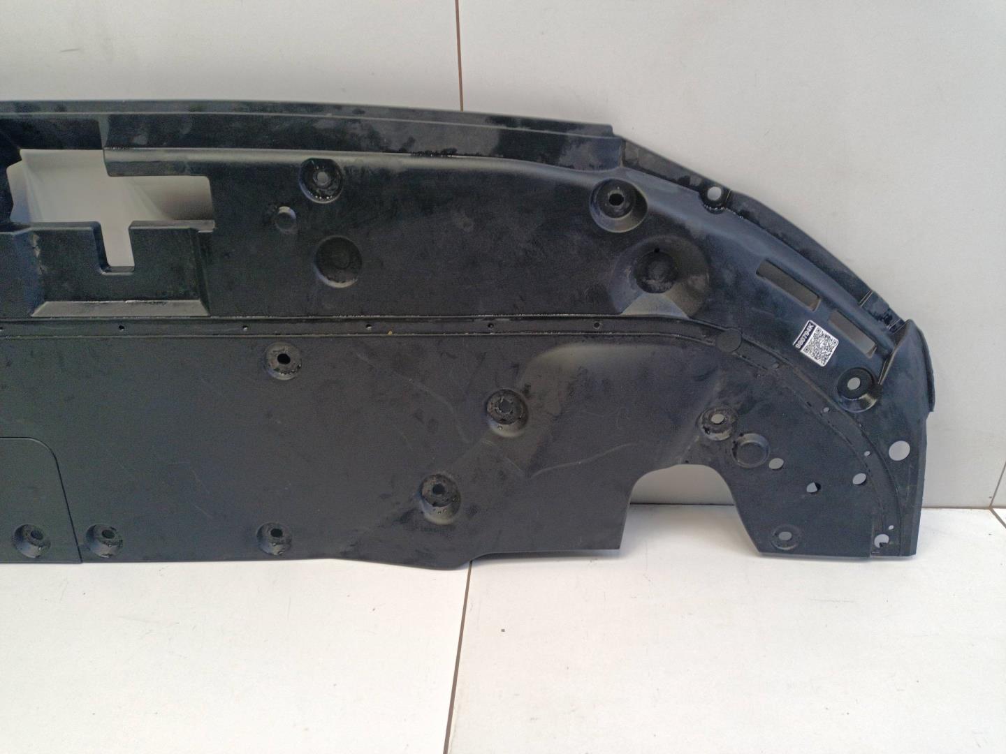 Кожух замка капота