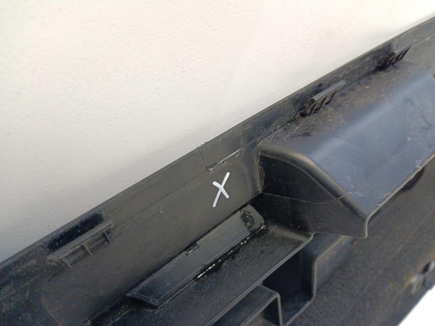 Кожух замка капота