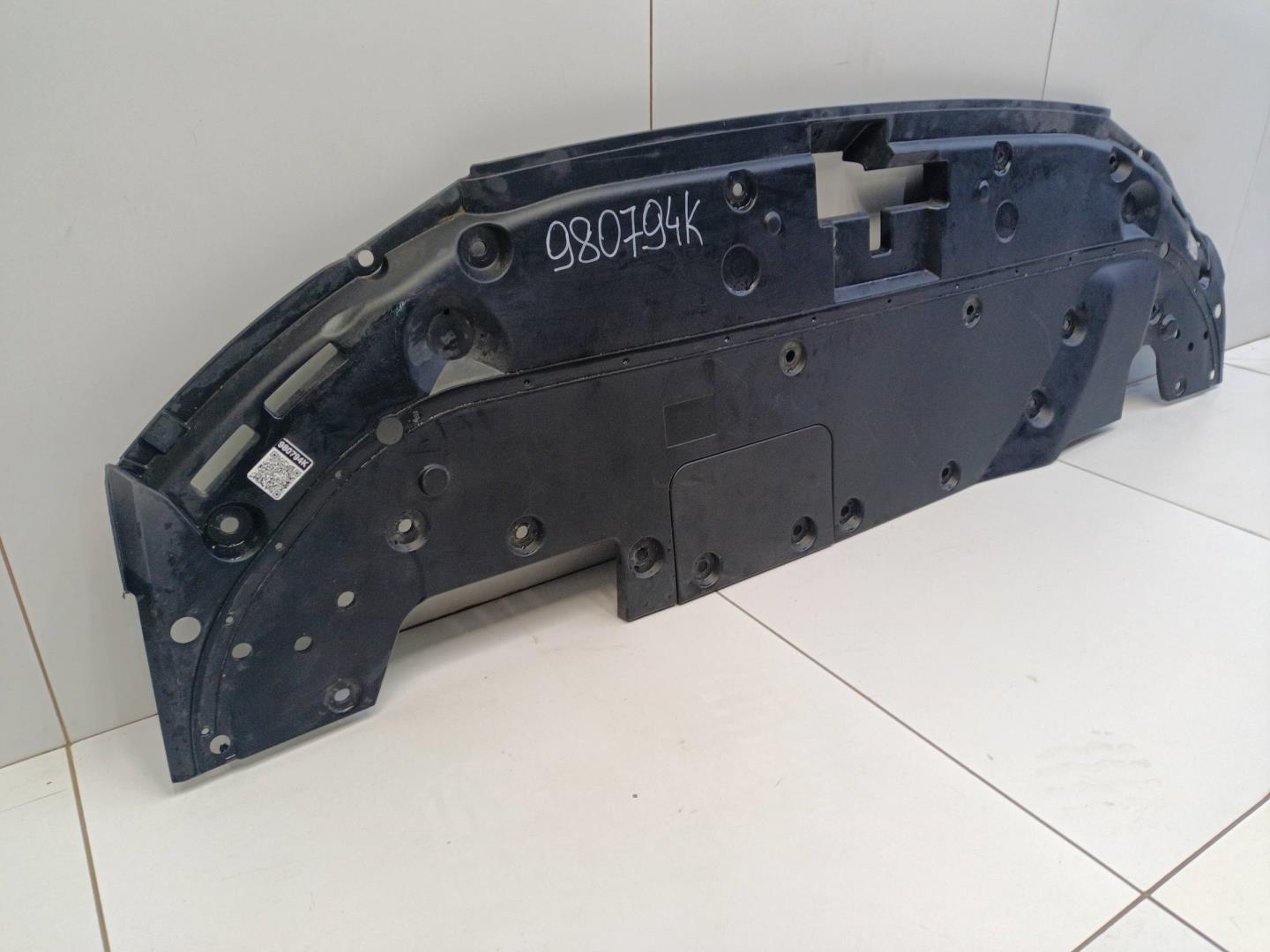 Кожух замка капота