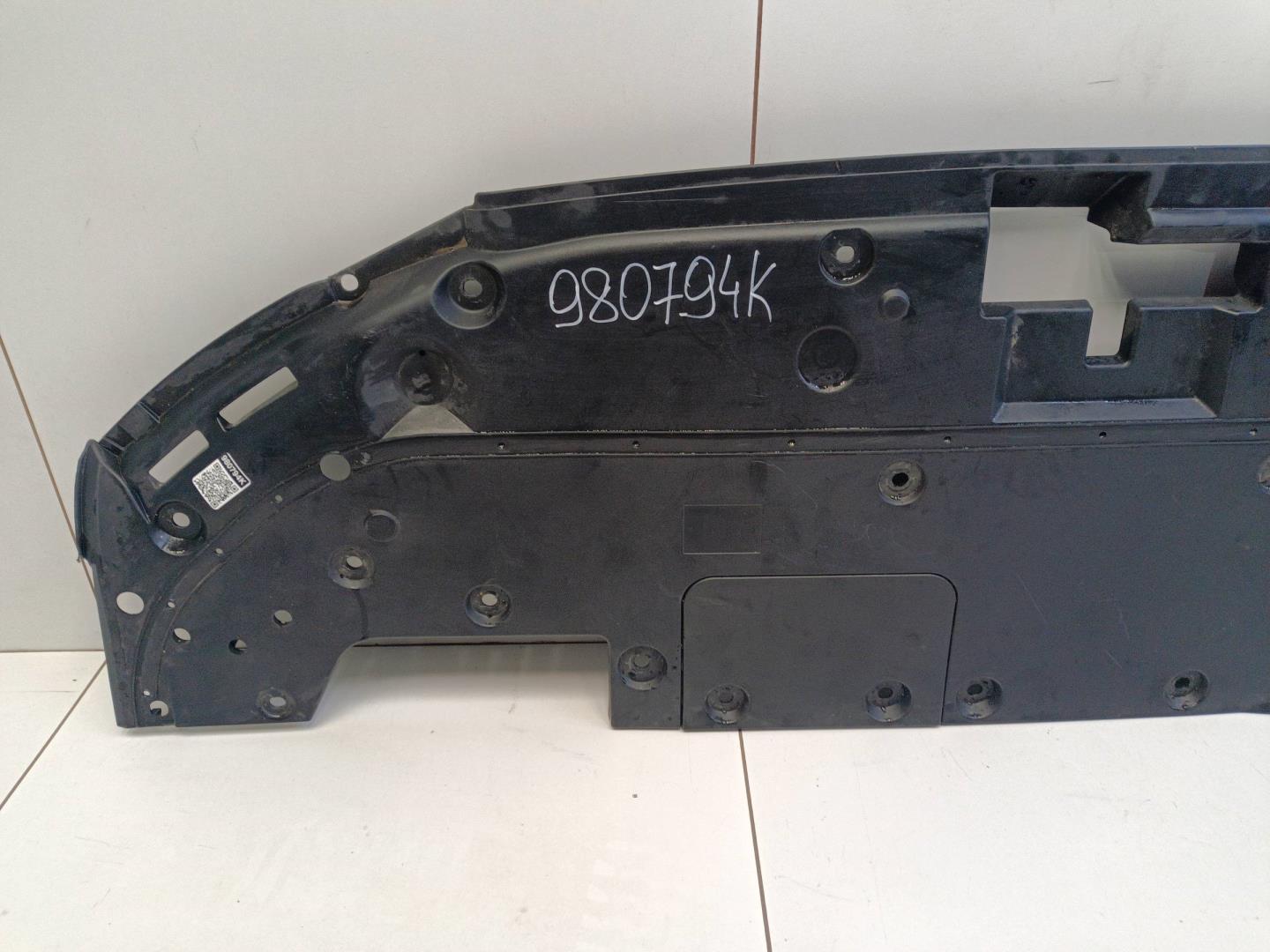 Кожух замка капота