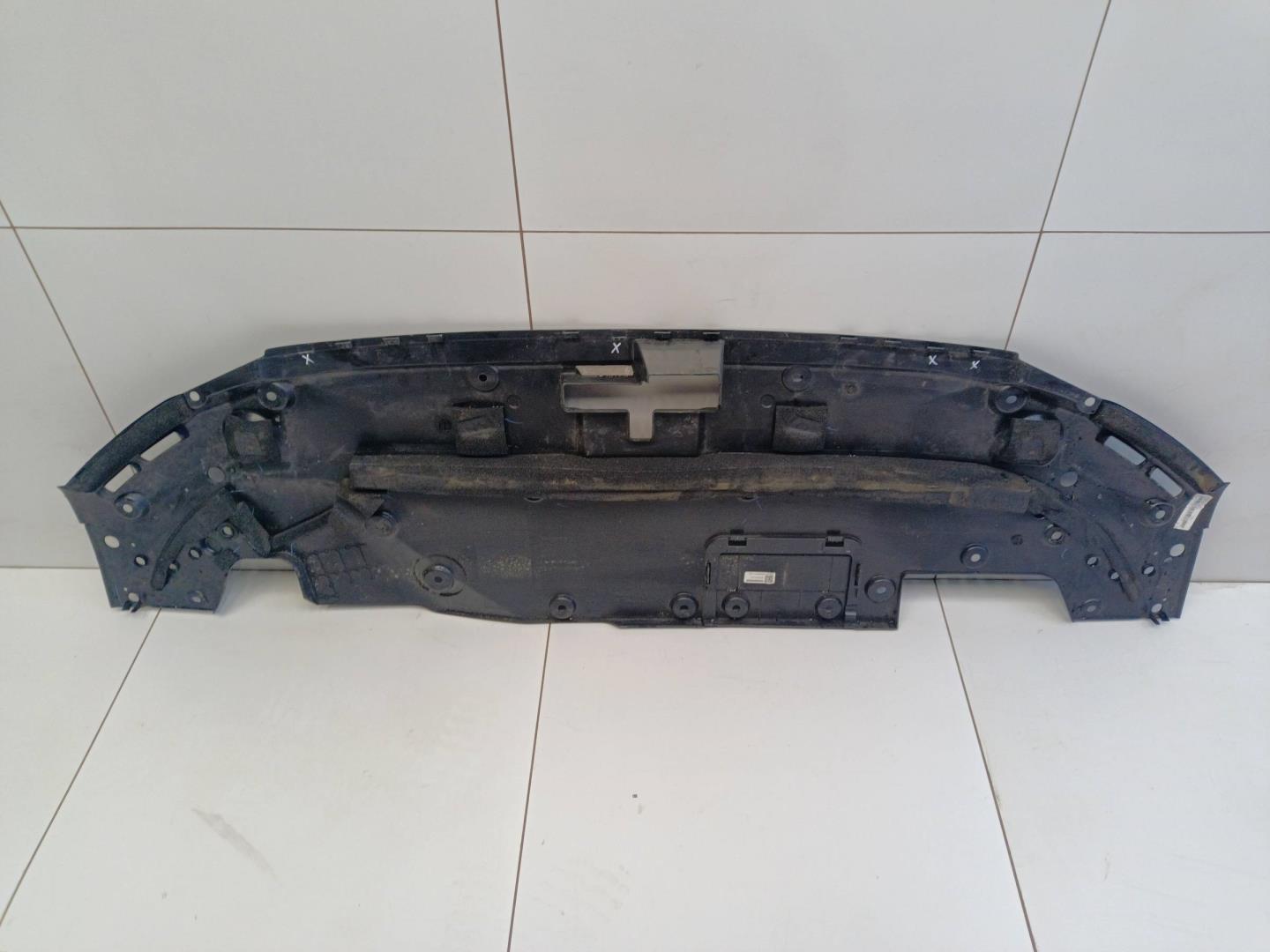 Кожух замка капота