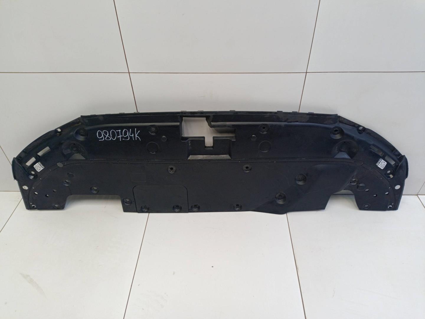 Кожух замка капота