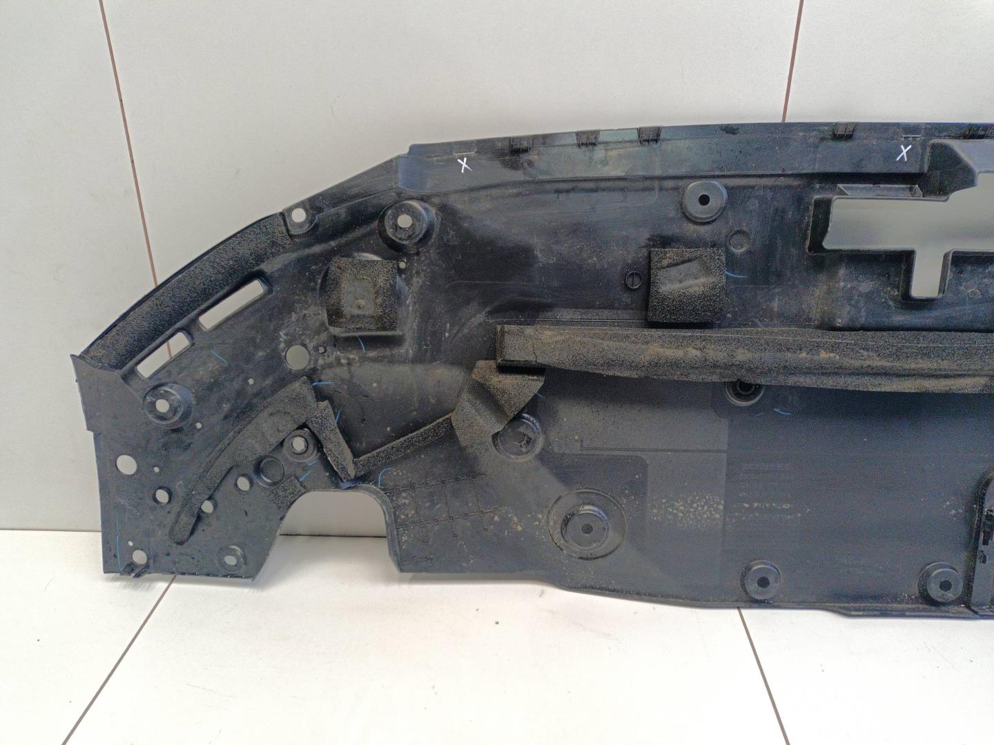 Кожух замка капота