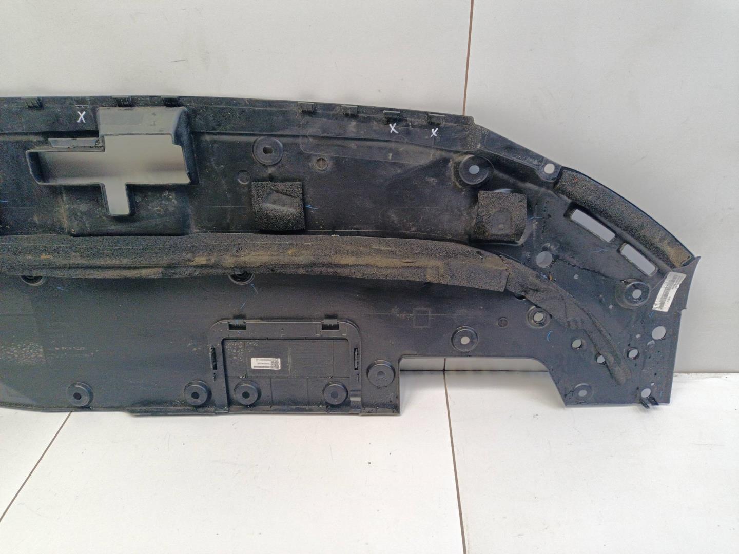 Кожух замка капота