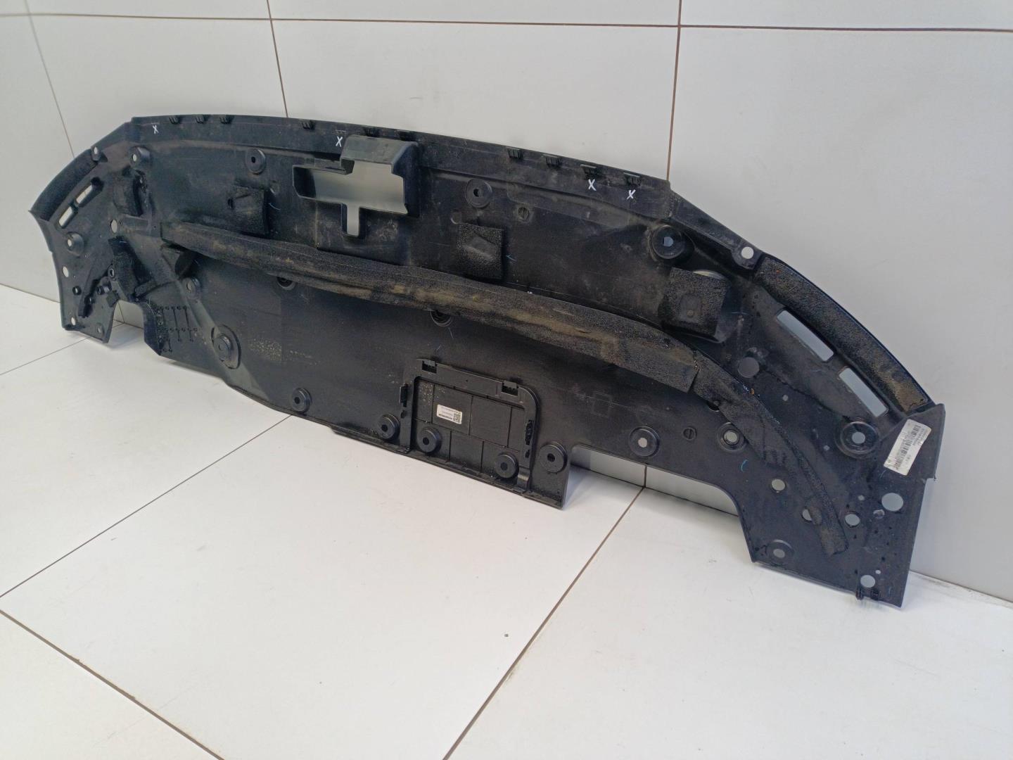 Кожух замка капота