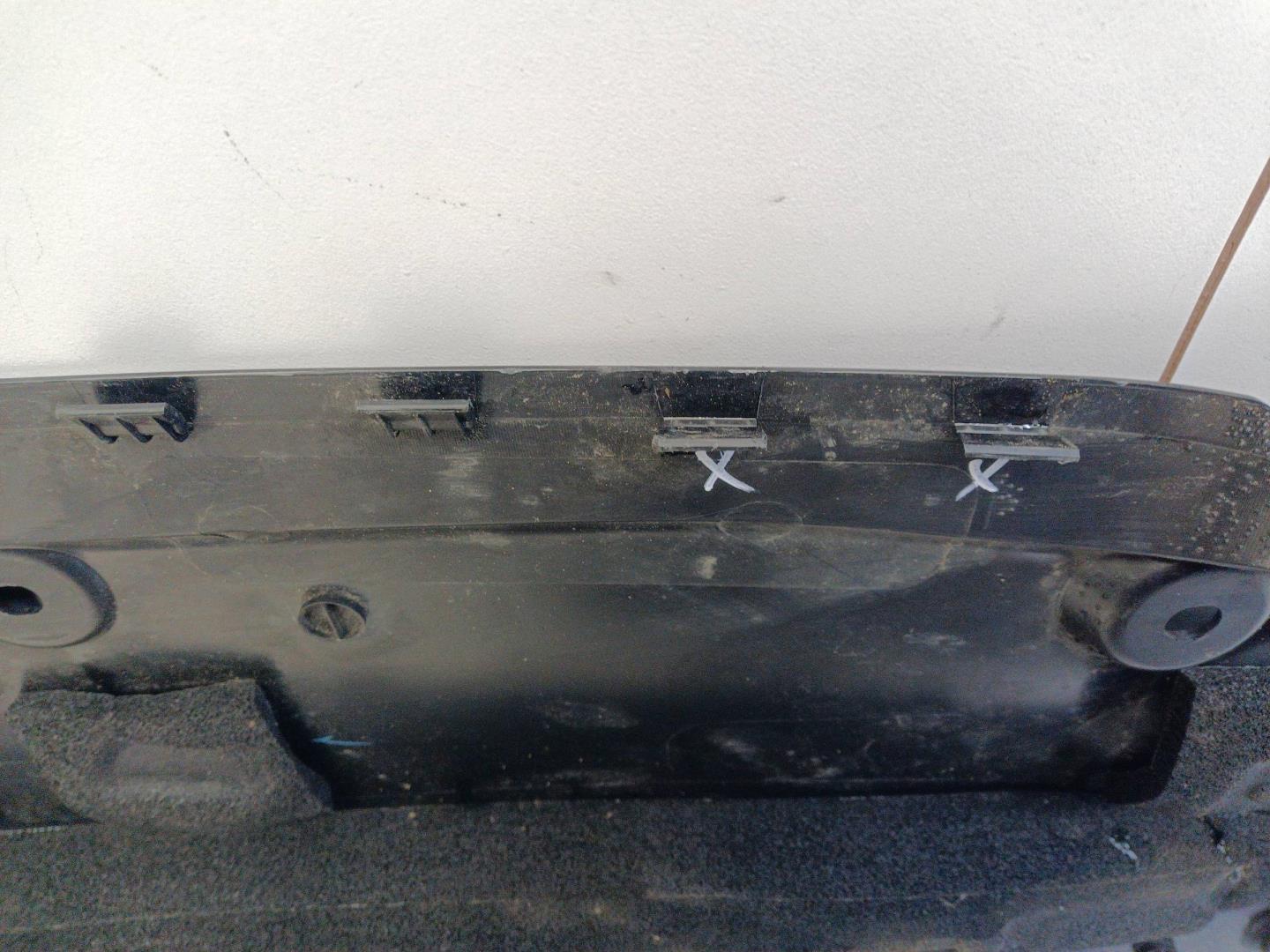 Кожух замка капота